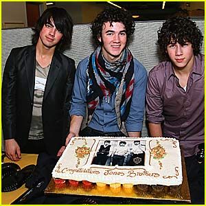 blog6-jonas-brothers.jpg
